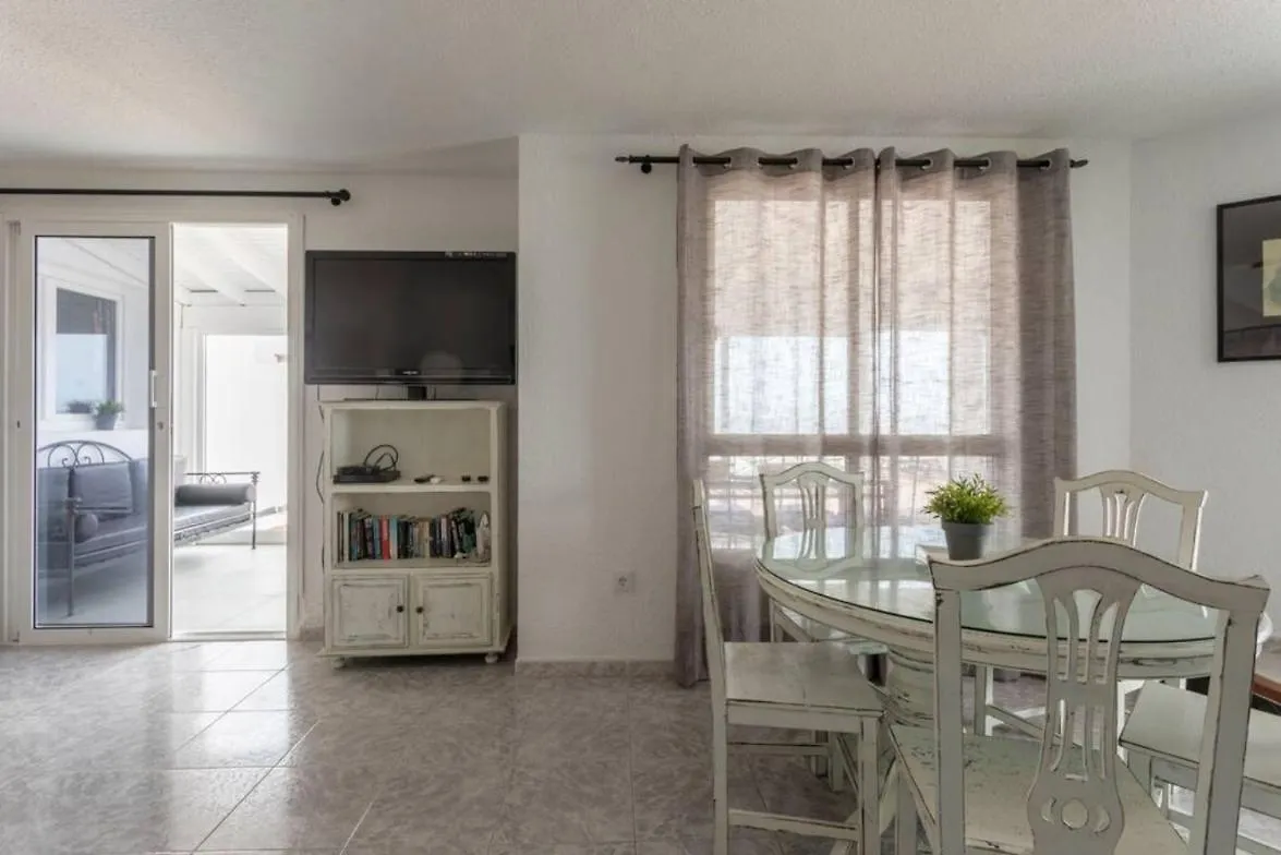 Corralejo Beachfront Villa Remos With Lobos Island View, Private Pool, Wifi & Bbq By Amazzzing Travel 0*,  España