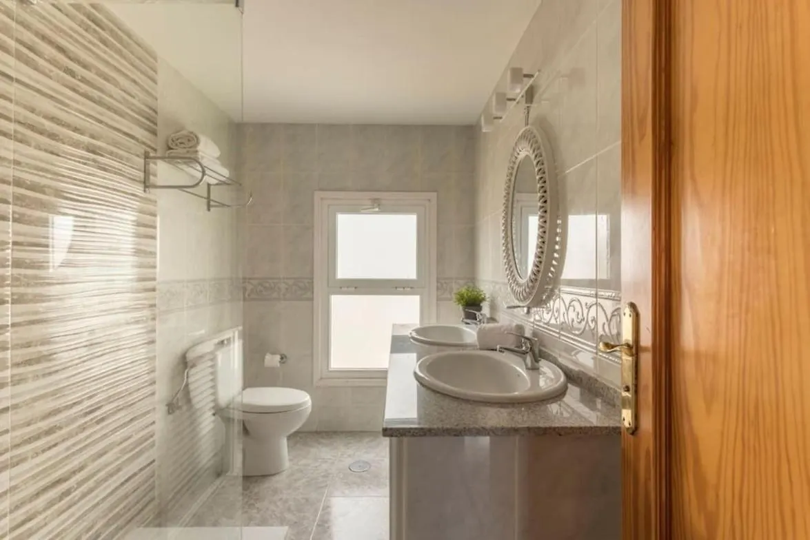 Corralejo Beachfront Villa Remos: Lobos Island View & Private Pool