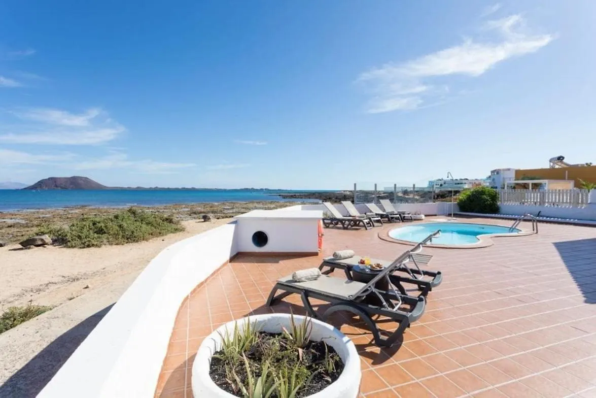 Corralejo Beachfront Villa Remos With Lobos Island View, Private Pool, Wifi & Bbq By Amazzzing Travel