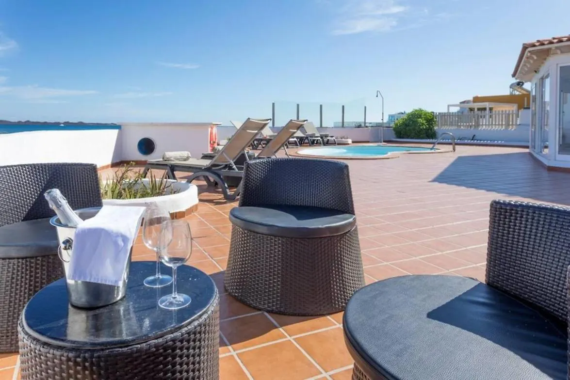 Corralejo Beachfront Villa Remos With Lobos Island View, Private Pool, Wifi & Bbq By Amazzzing Travel